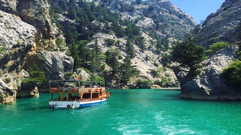 Side green canyon boat tour
