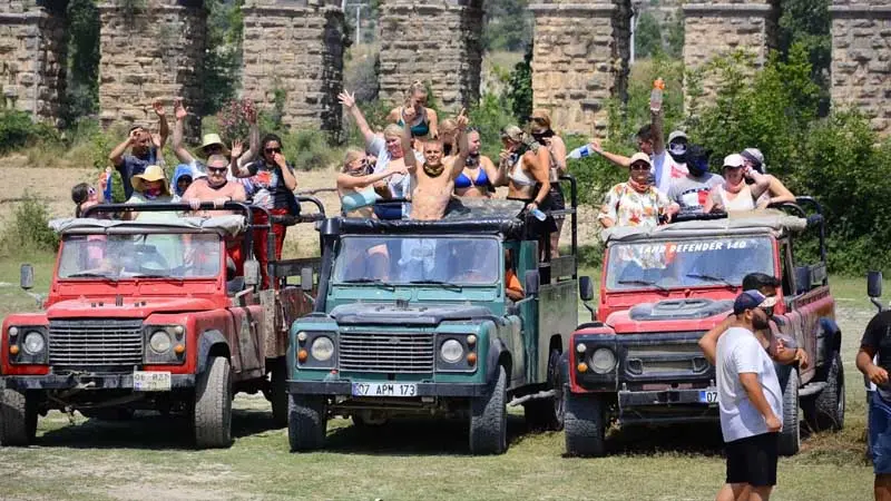 side green-canyon-jeep-safari